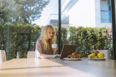 快手关于直播间【虚假承诺福利】的专项治理公告 快手关于直播间【虚假承诺福利】的专项治理公告