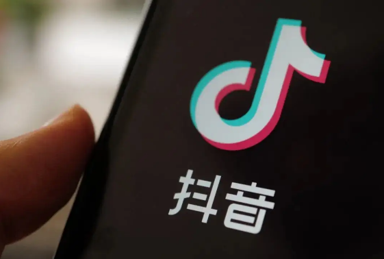 “女包拯”抖音给粉丝唱戏获赞上百万