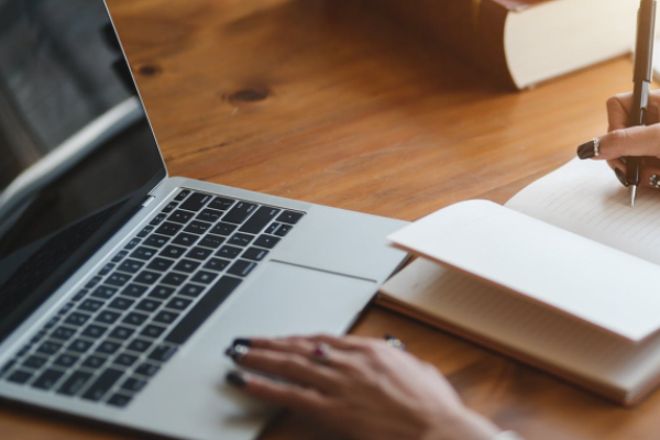 拼多多添加关键词怎么是灰色的？如何能添上？