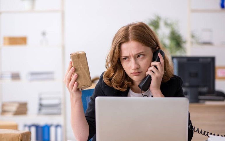 拼多多商家在遇到物流问题时应该如何解决?